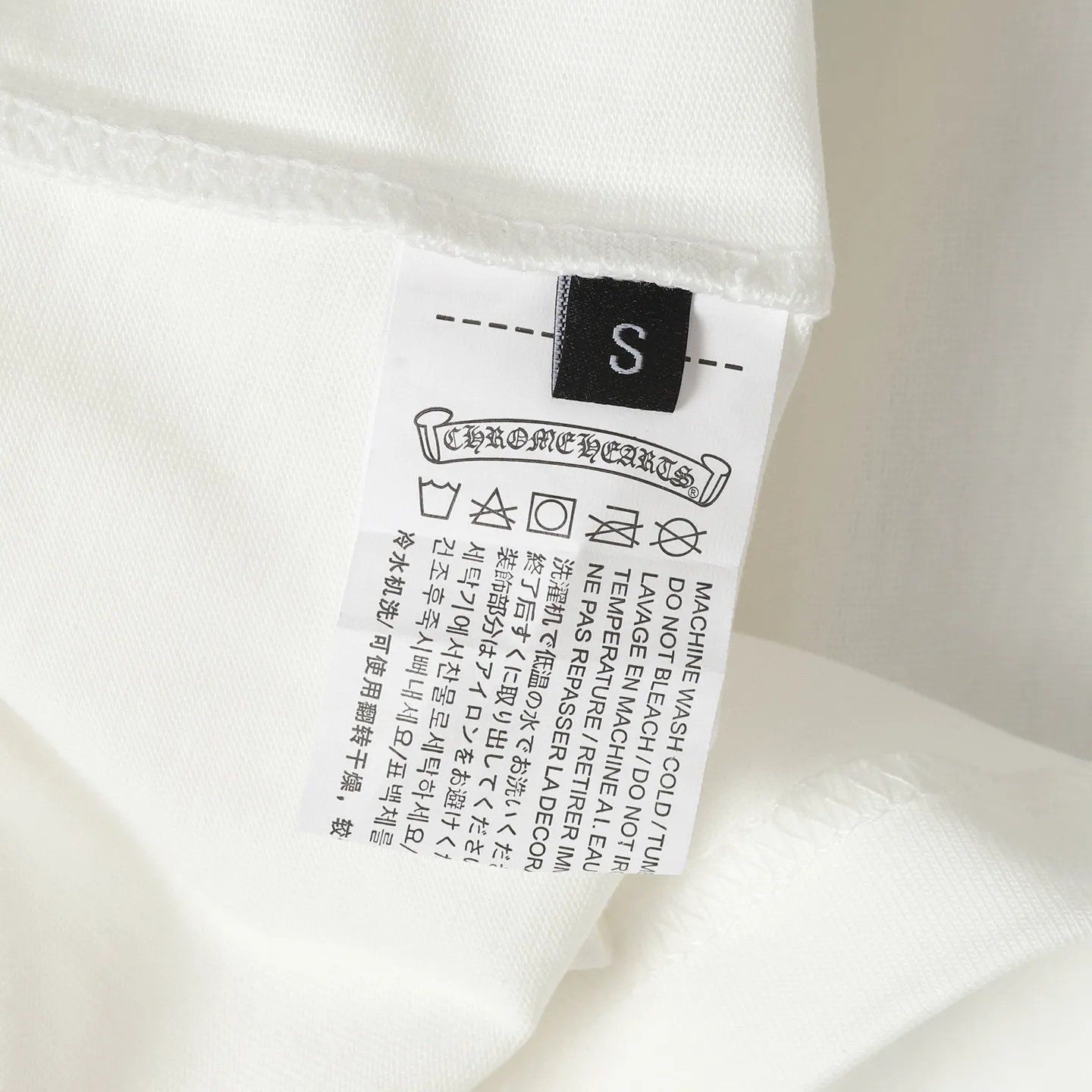 🅿️180 Chrome hearte/Chrome heart ch 25ss early spring Sanskrit horseshoe foam printed short-sleeved T-shirt. A must-have item for daily commuting for men and women in light luxury. The correct version is welcome to compare. Detailed features: ·280g 100% cotton double yarn jersey fabric. ·Special thickened 32 pieces of double-strand 1x1 thread in the same vat. ·Double-needle stitching process. ·Original main mark washed hangtag. Color: black white Size: XS-L